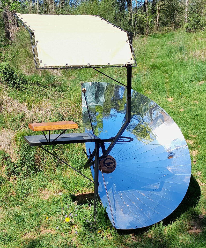 Cuiseur solaire parabolique